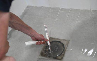Comment déboucher une douche italienne facilement ?