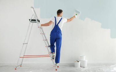 Comment repeindre un mur déjà peint facilement et proprement ?